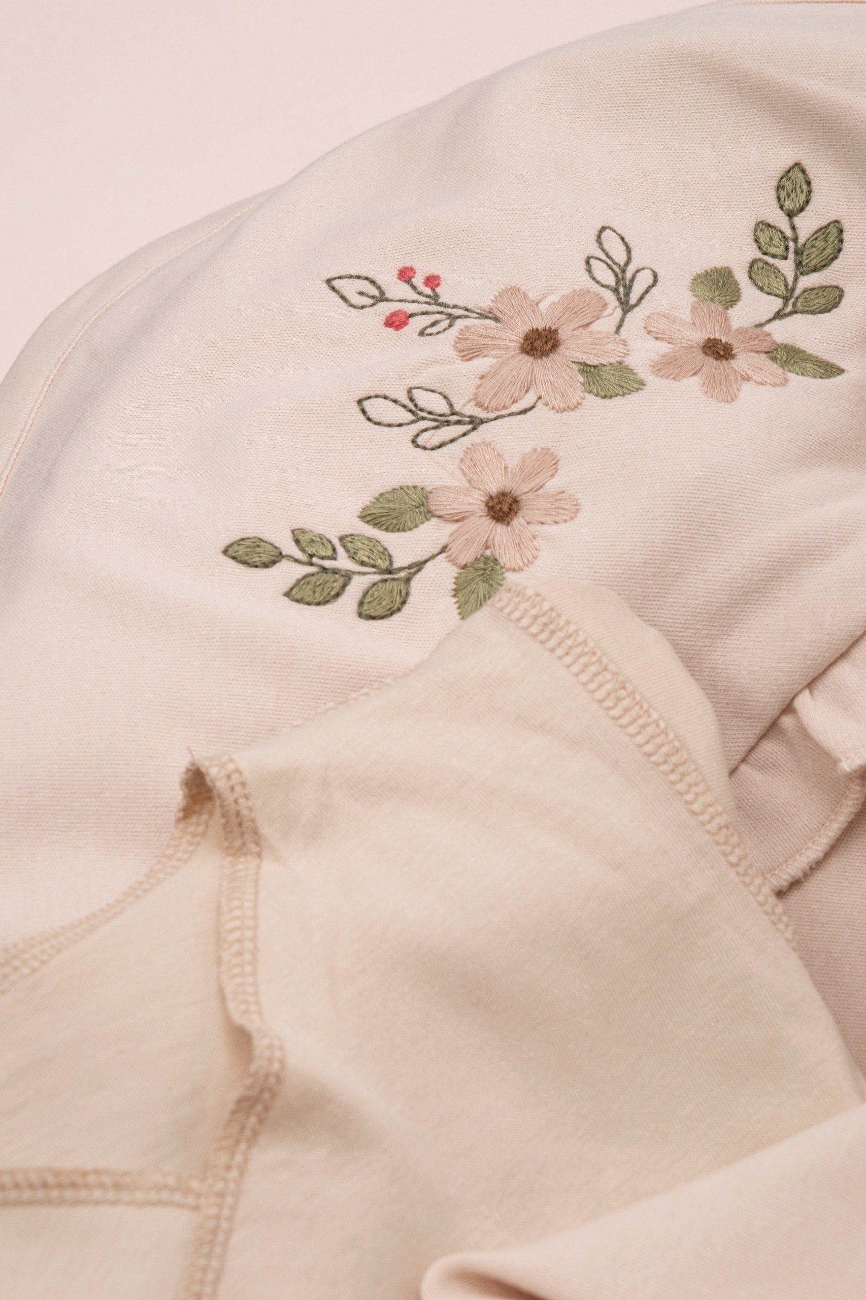 Flower Embroidered 10-piece set - Beige