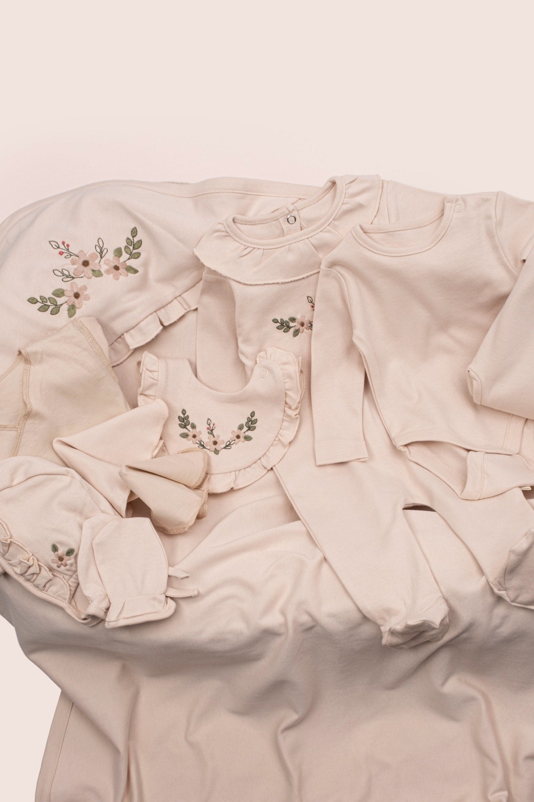 Flower Embroidered 10-piece set - Beige