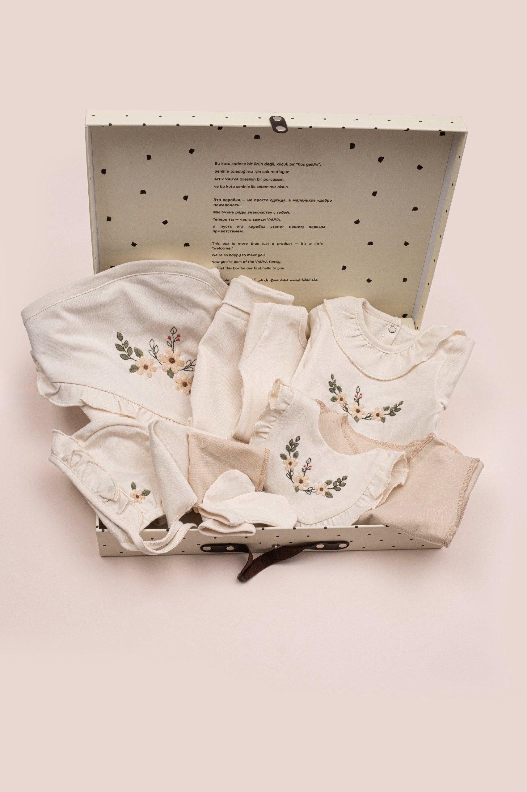 Flower Embroidered 10-piece set - Cream