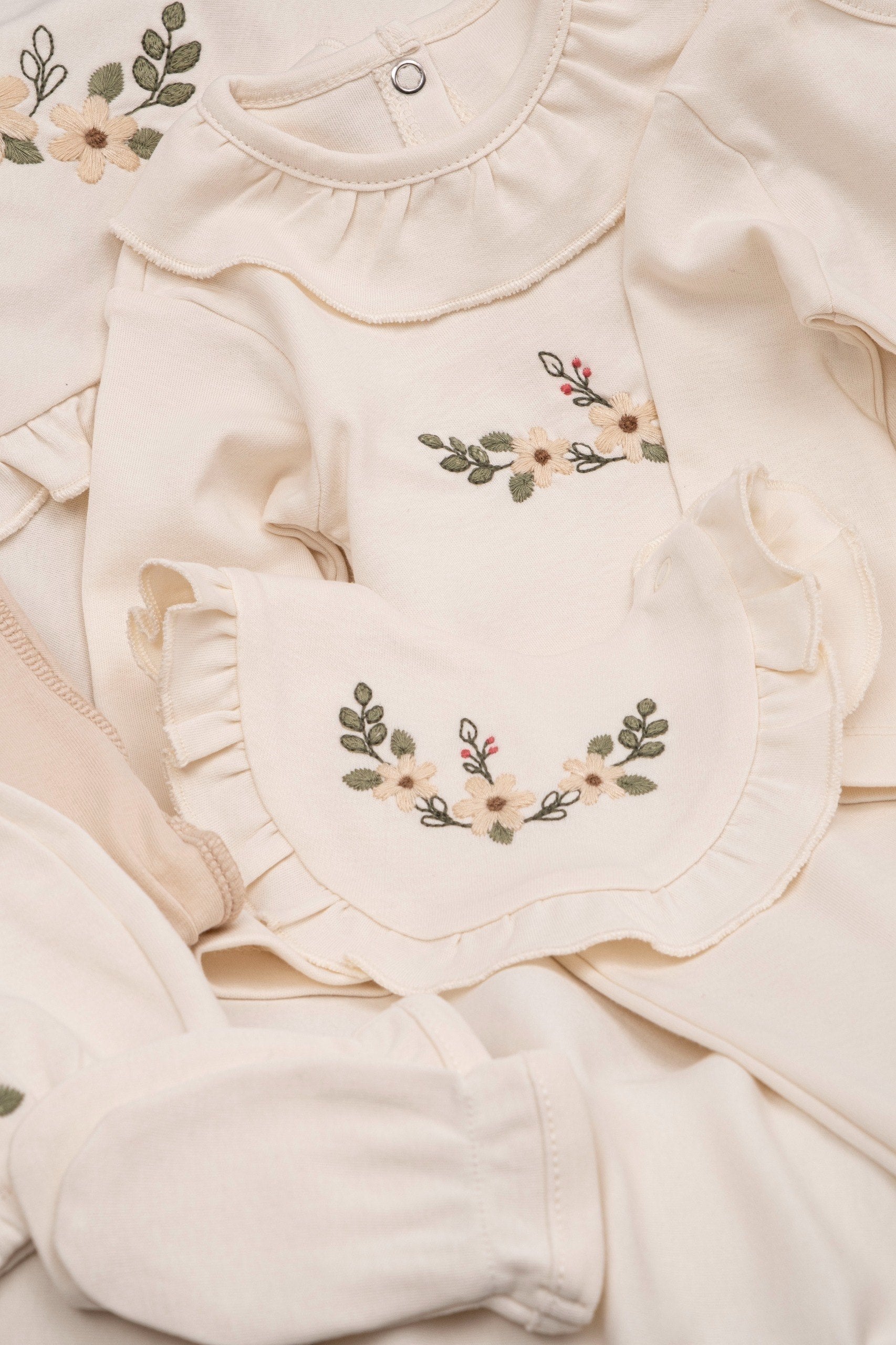 Flower Embroidered 10-piece set - Cream