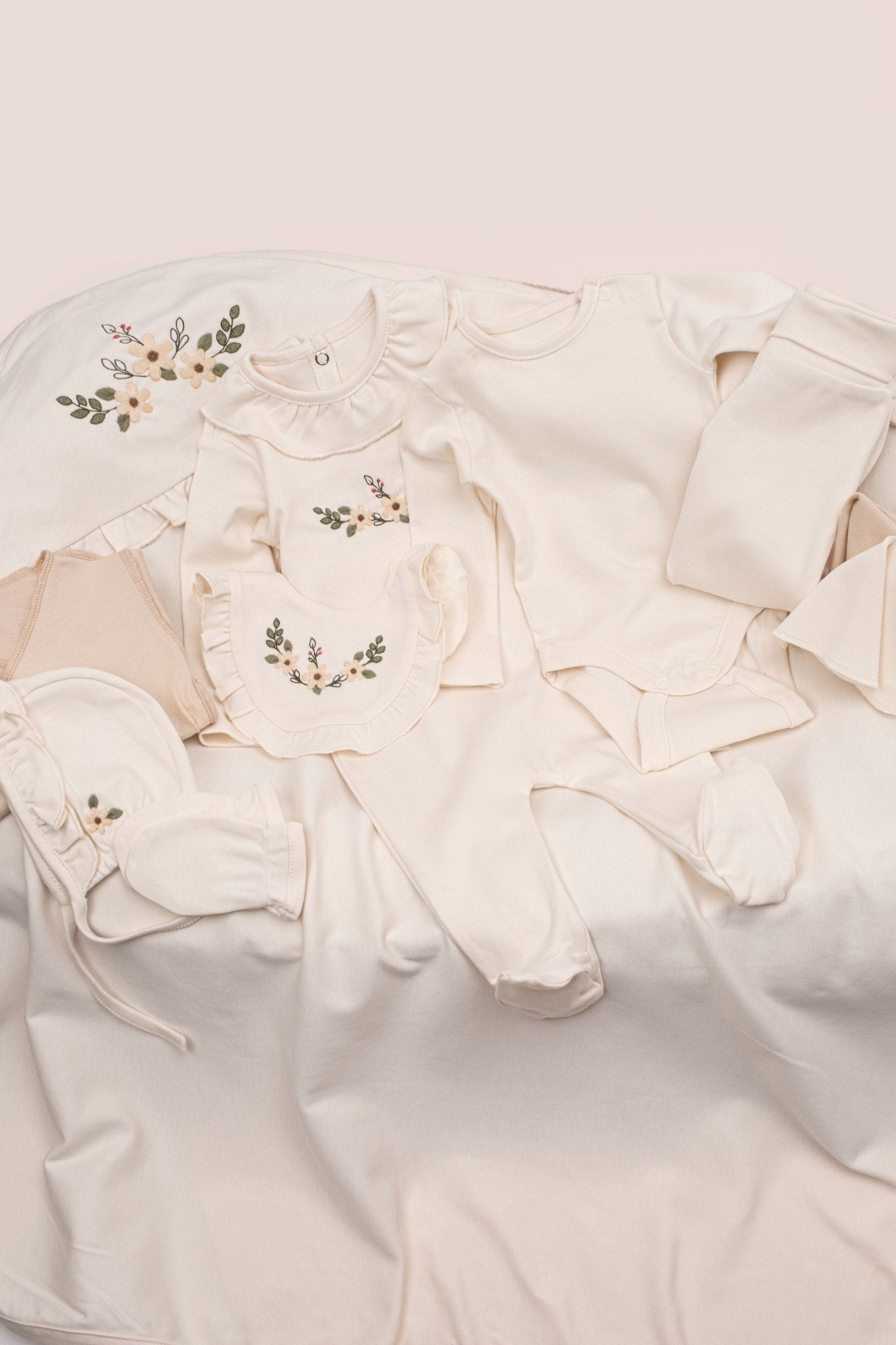 Flower Embroidered 10-piece set - Cream