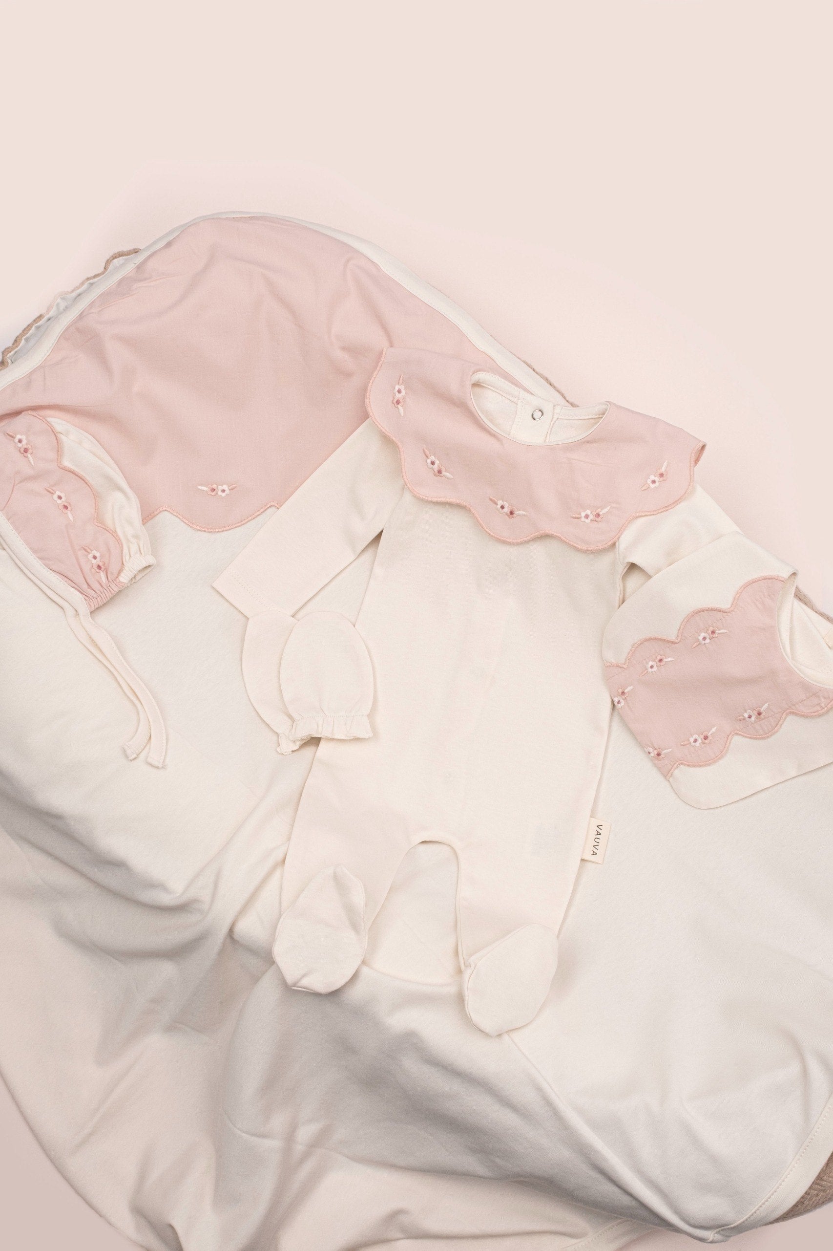 Embroidered Scalloped Collar 5-piece set - Cream