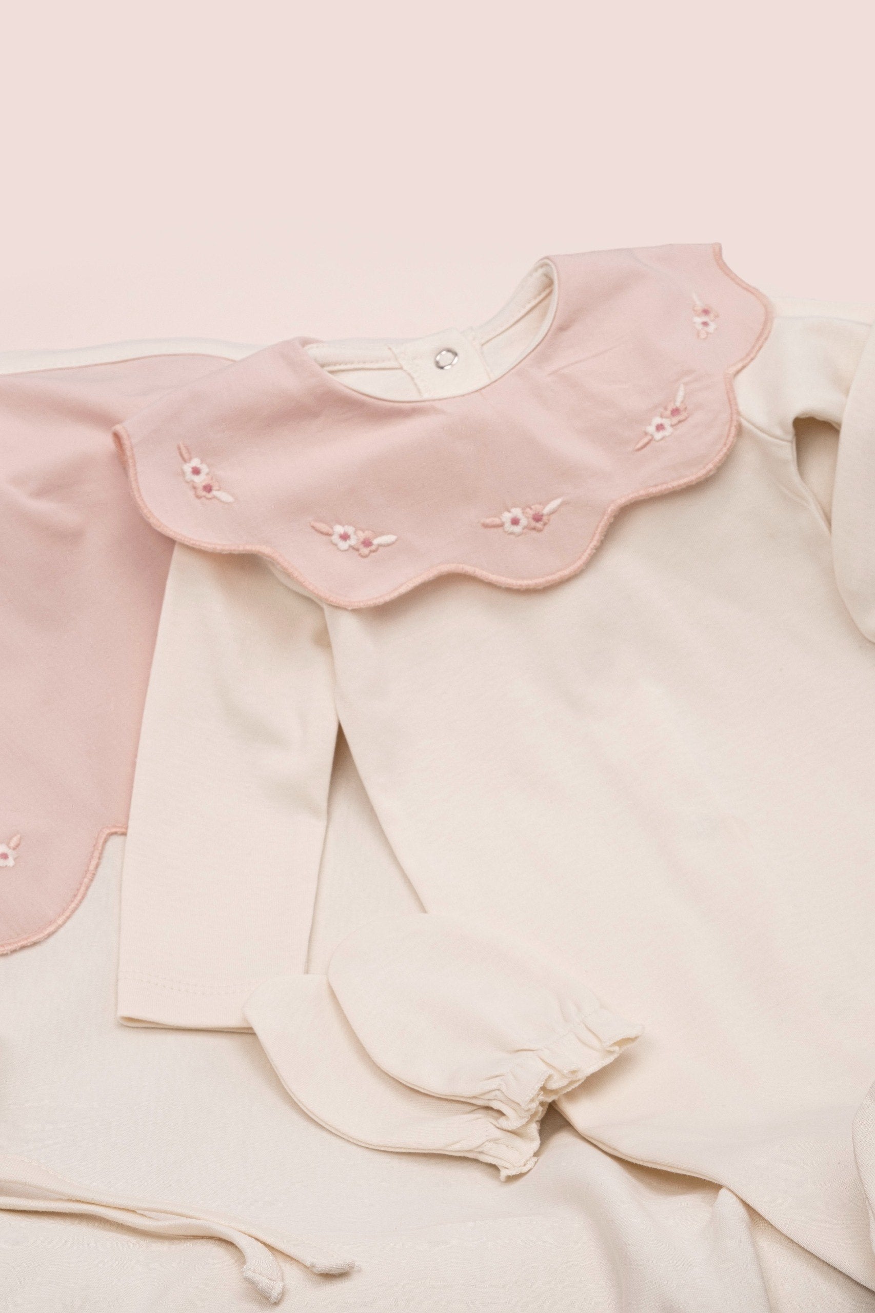 Embroidered Scalloped Collar 5-piece set - Cream