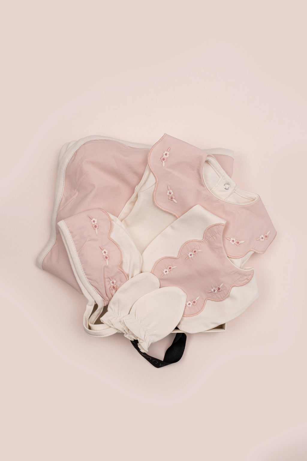 Embroidered Scalloped Collar 5-piece set - Cream