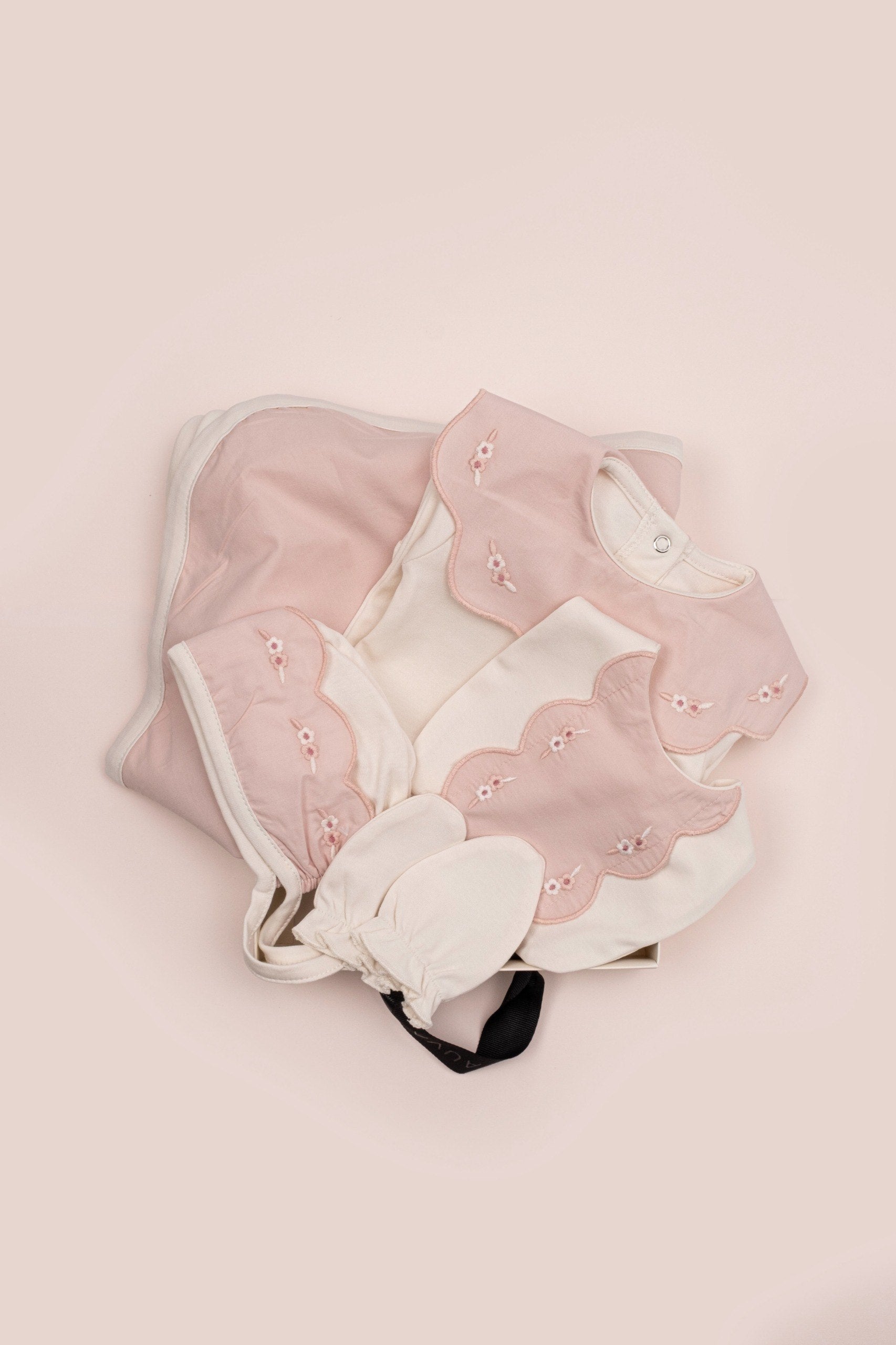 Embroidered Scalloped Collar 5-piece set - Cream