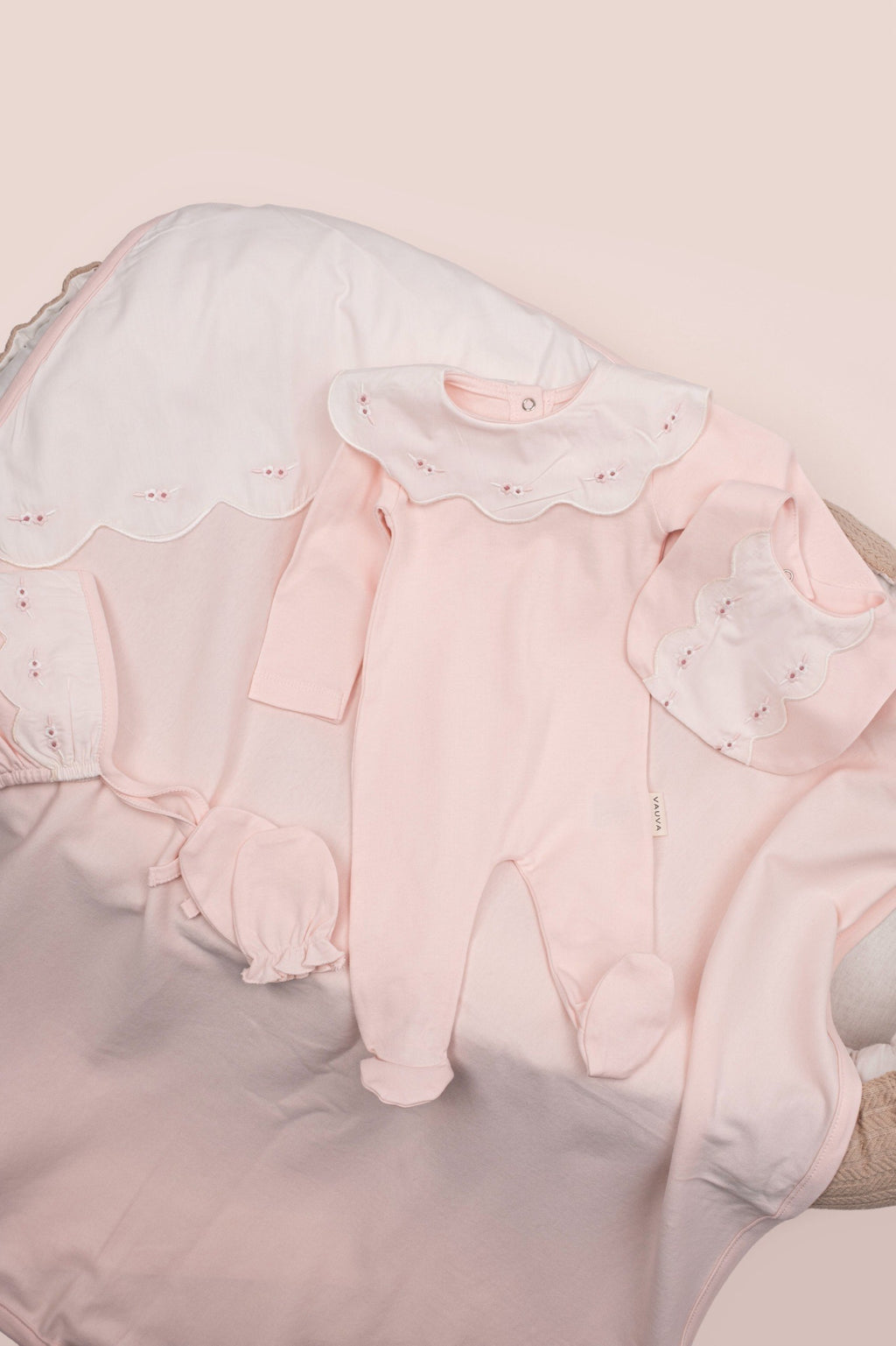 Embroidered Scalloped Collar 5-piece set - Pink