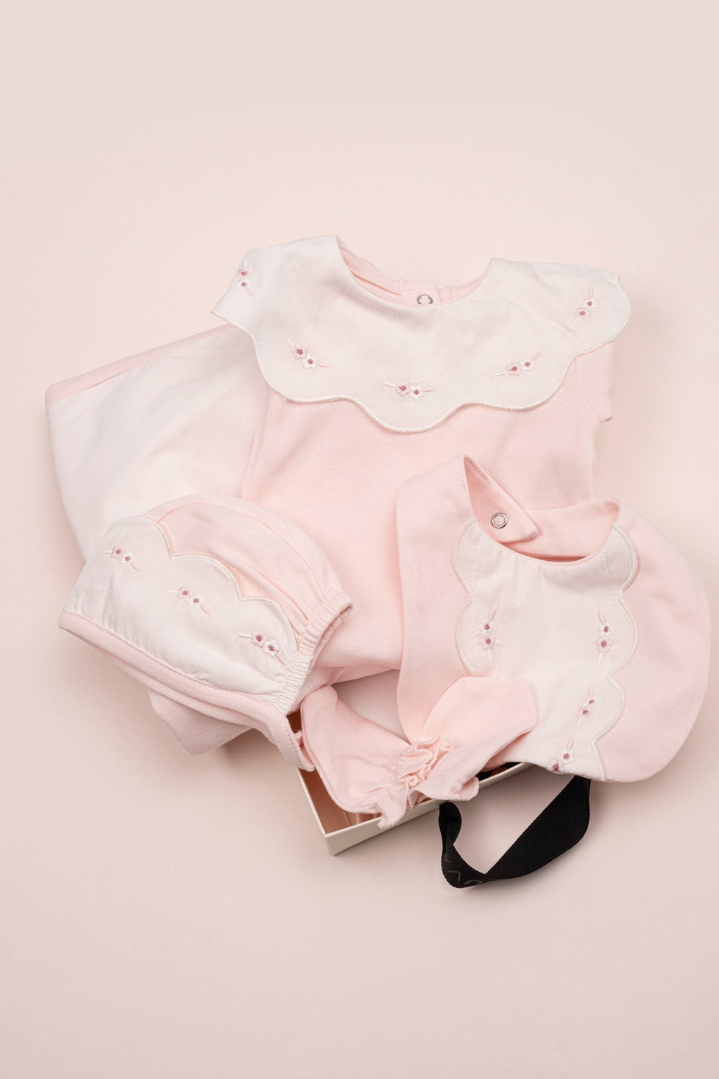 Embroidered Scalloped Collar 5-piece set - Pink