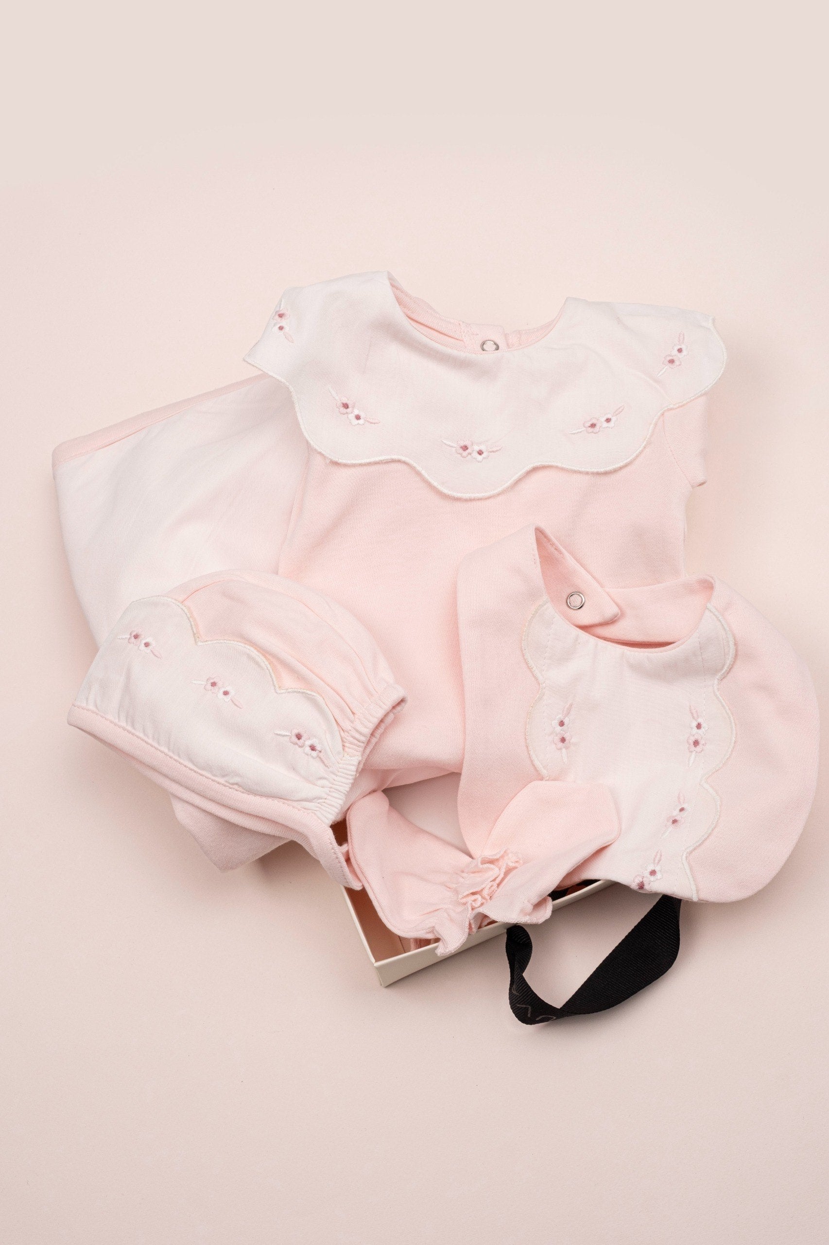 Embroidered Scalloped Collar 5-piece set - Pink